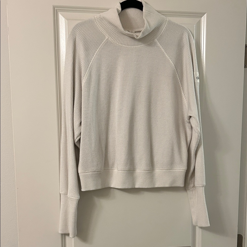 ALO Yoga Cream Cowl Neck long sleeve GUC medium